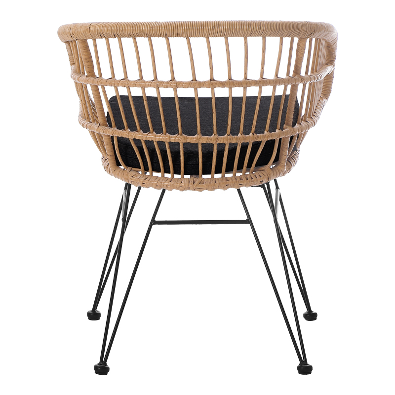 Naoki pakoworld fotel me jastëk pe rattan në nuancë natyrale dhe këmbë metalike të zeza 63x61x79cm