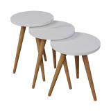 Tavolina anësore Perjene pakoworld set prej 3 copash melamine në nuancë të bardhë dhe këmbë druri