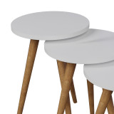 Tavolina anësore Perjene pakoworld set prej 3 copash melamine në nuancë të bardhë dhe këmbë druri