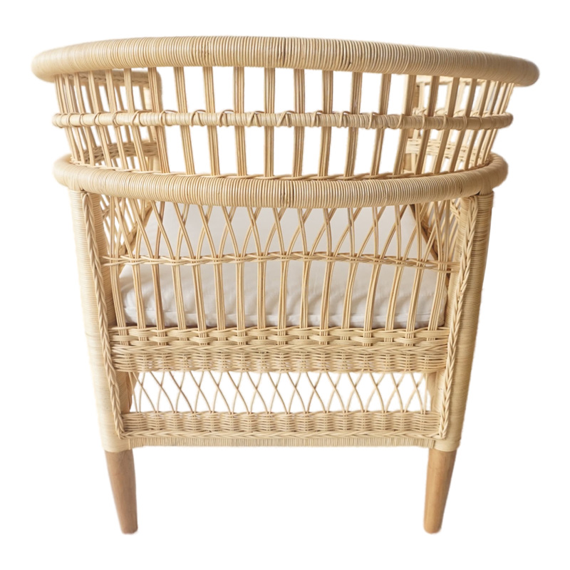 Fotel Necorian pakoworld dru tik dhe pe rattan në ngjyrë natyrale dhe jastëk i bardhë 80x70x87cm