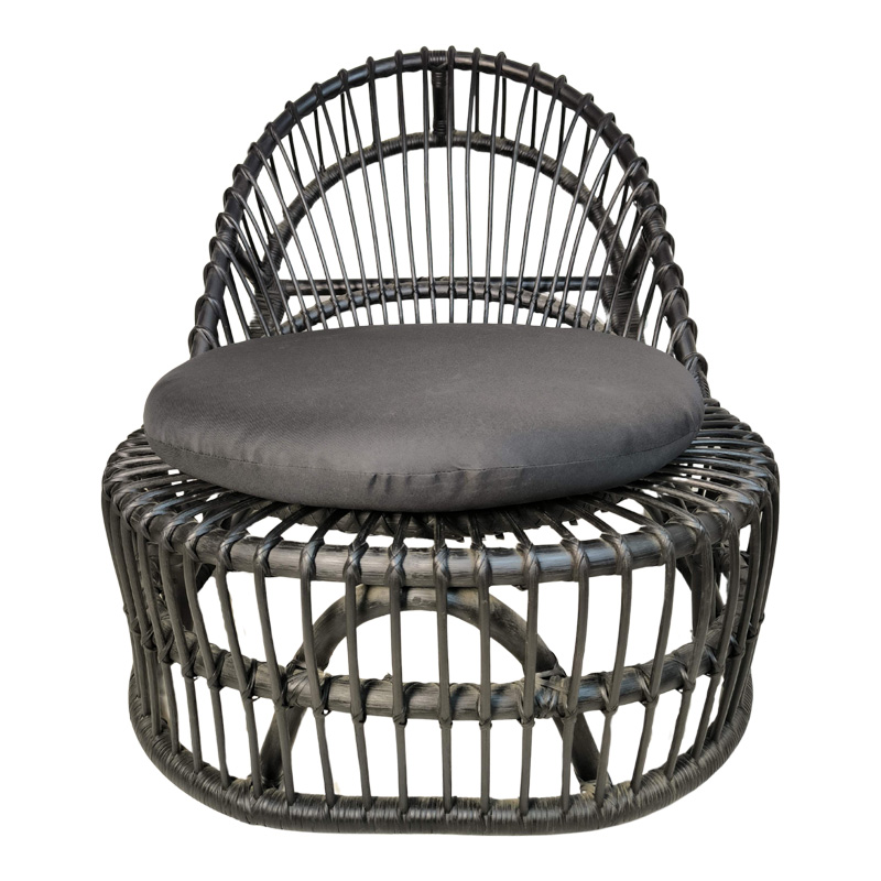Fotel Tromso pakoworld rattan PE në ngjyrë të zezë dhe jastëk i zi 80x85x98cm