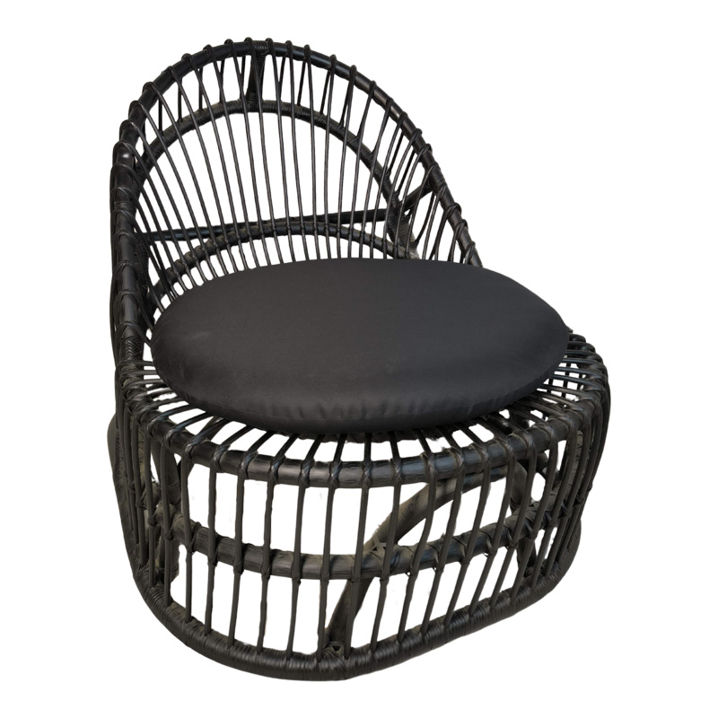 Fotel Tromso pakoworld rattan PE në ngjyrë të zezë dhe jastëk i zi 80x85x98cm