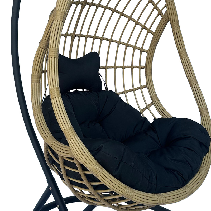 Fole lëkundëse Cungo pakoworld me bazë metalike të zezë - rattan pe bezhë me jastëkë të zinj 125x105x195cm