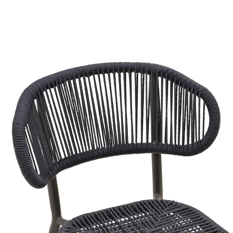 Karrige alumini-pe rattan Agus pakoworld e palosshme në nuancë të zezë 55x63x77cm